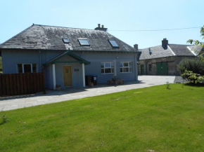 Chauffeur's Cottage with Hot Tub, Glenshee